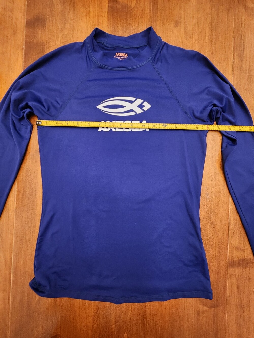 Axesea Rash Guard Top - Size M - Picture 2 of 4